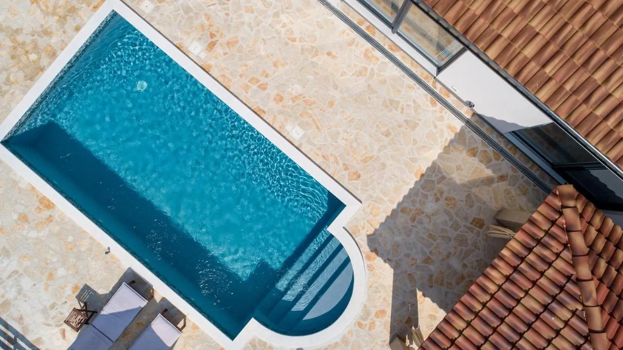 Wonderful Holiday House Bruno With Heated Pool Zadar